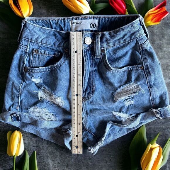 GARAGE l Style: MOM l 5-pocket l Med Denim l High waist l Raw Hem Destroyed l 00 - Picture 4 of 8